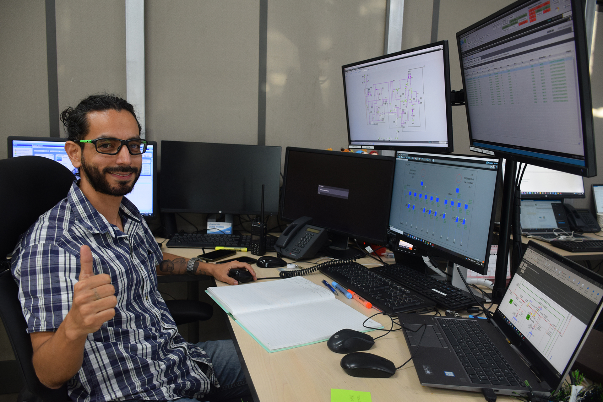 imagen de trabajador ESSA Centro de control imagen de trabajador ESSA Centro de control